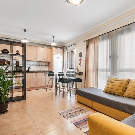 Home2book Bright Retreat With Pool, Sardina *
