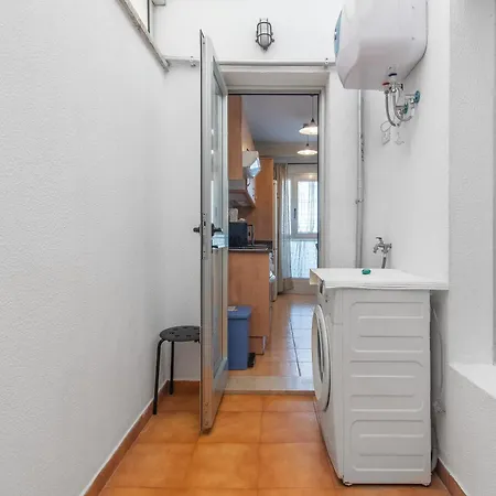 Home2book Bright Retreat With Pool, Sardina Daire