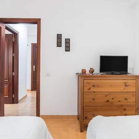 Home2book Bright Retreat With Pool, Sardina