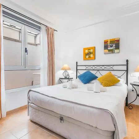 Home2book Bright Retreat With Pool, Sardina