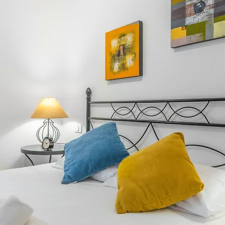 Home2book Bright Retreat With Pool, Sardina *